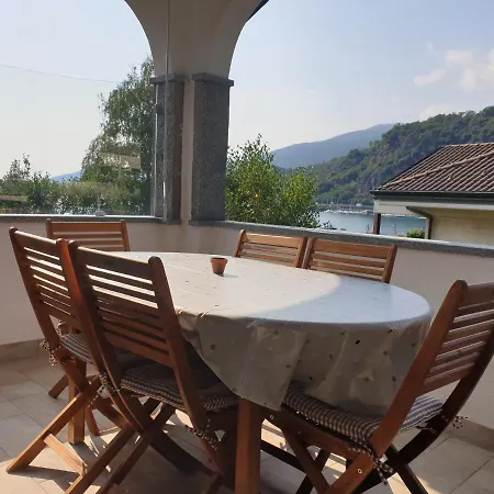 Apartment With Lake View アパート *
