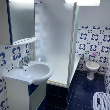 Apartment With Lake View アパート バヴェーノ
