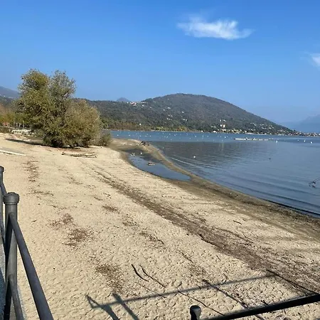 Apartment With Lake View アパート バヴェーノ